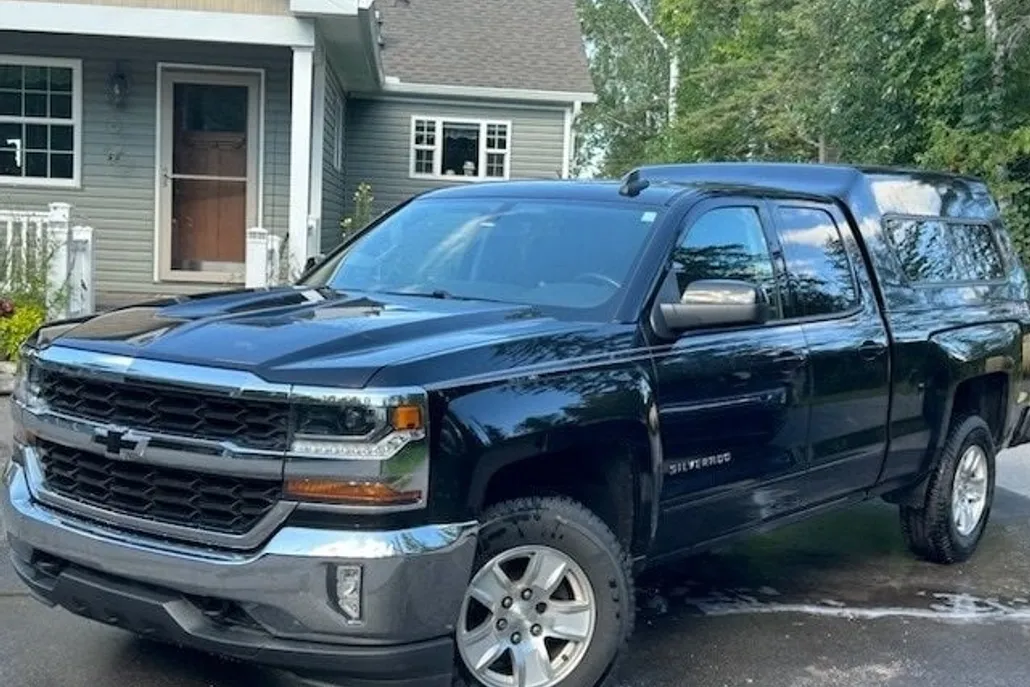 2018 Chevrolet Silverado 1500 LT photo 1
