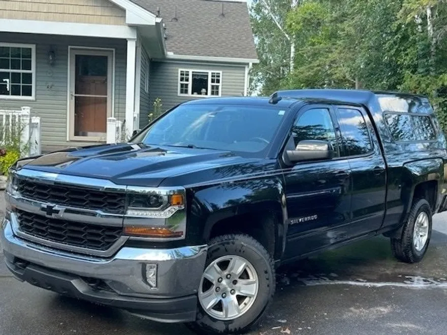 2018 Chevrolet Silverado 1500 LT photo 1