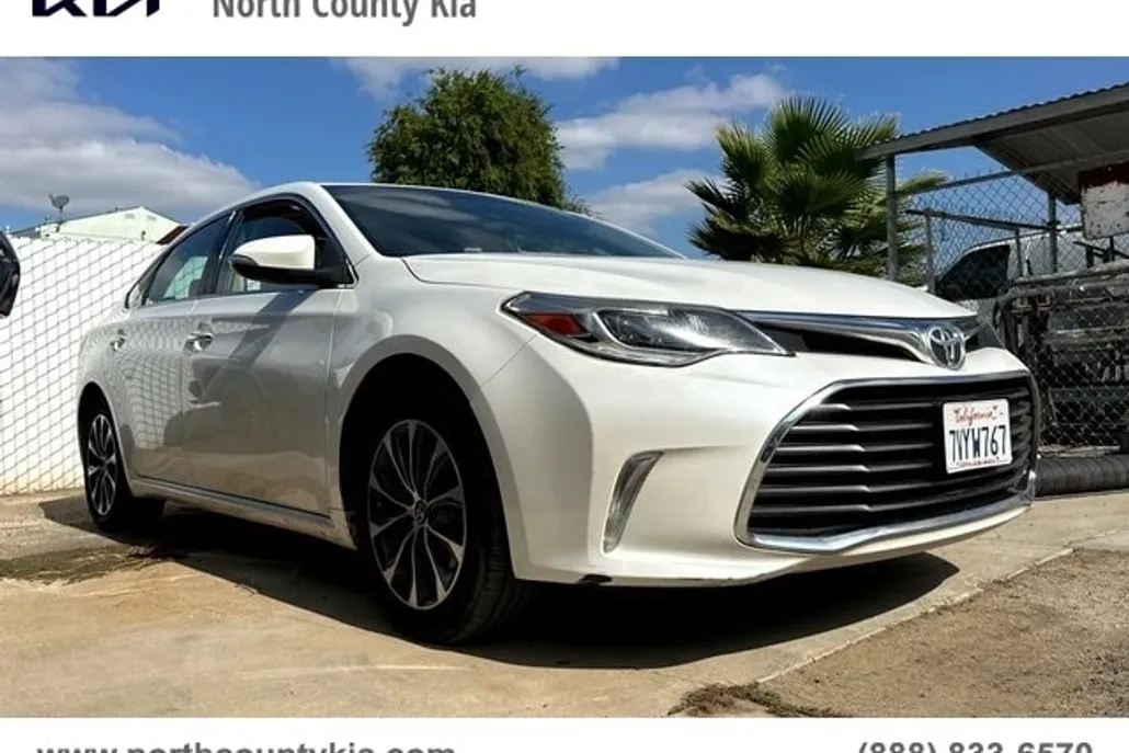 2016 Toyota Avalon XLE photo 1