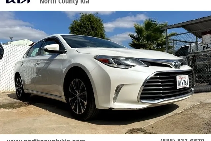 2016 Toyota Avalon XLE photo 1