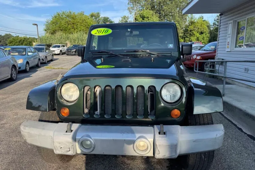 2010 Jeep Wrangler Unlimited Sahara photo 1