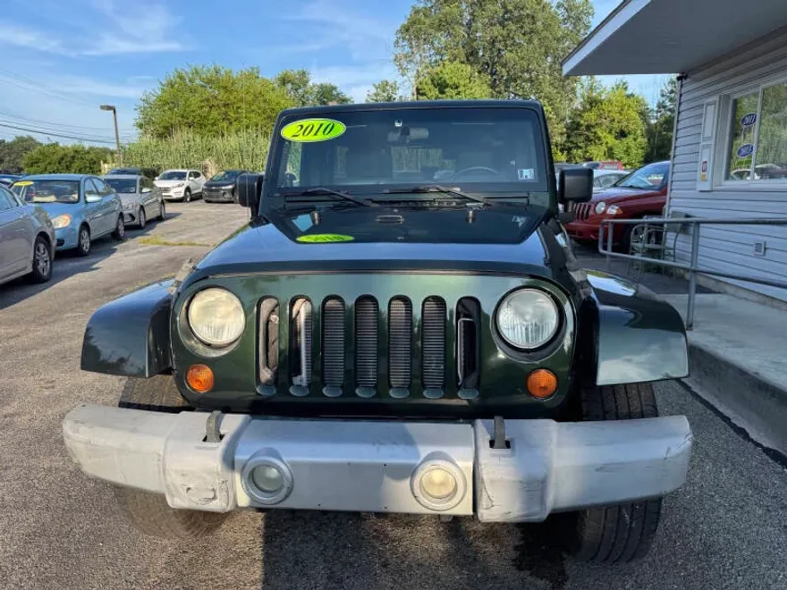 2010 Jeep Wrangler Unlimited Sahara photo 1