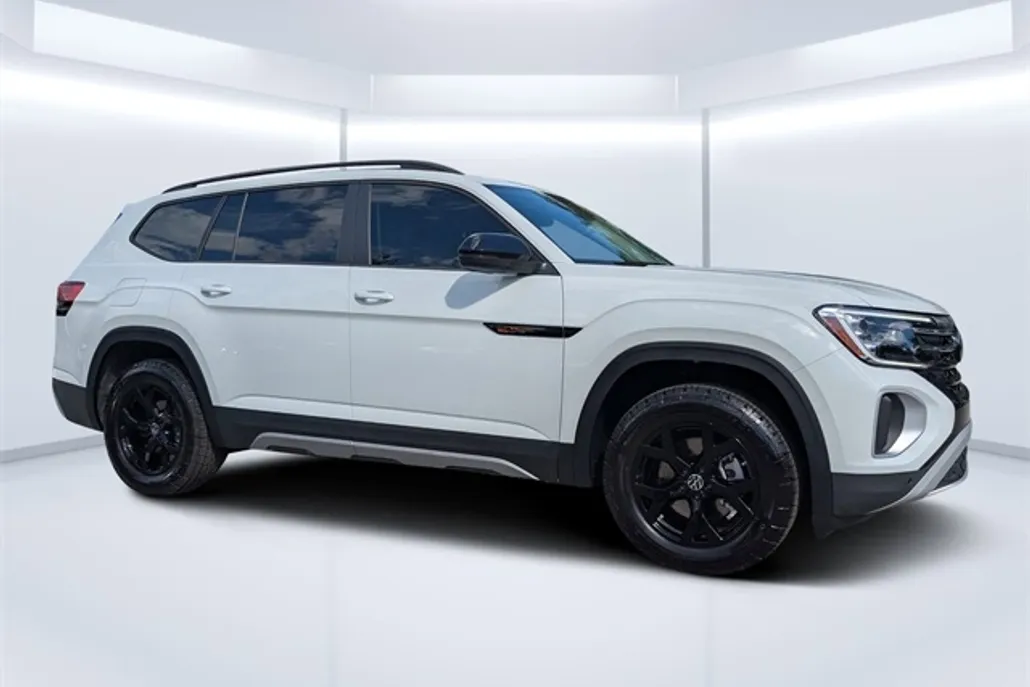 2025 Volkswagen Atlas SE Technology Peak Edition photo 1