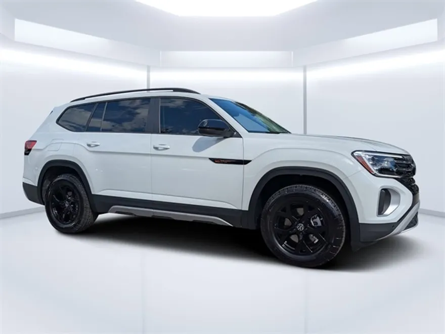 2025 Volkswagen Atlas SE Technology Peak Edition photo 1