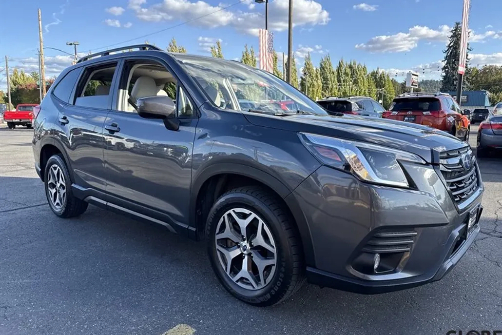 2022 Subaru Forester Premium photo 1