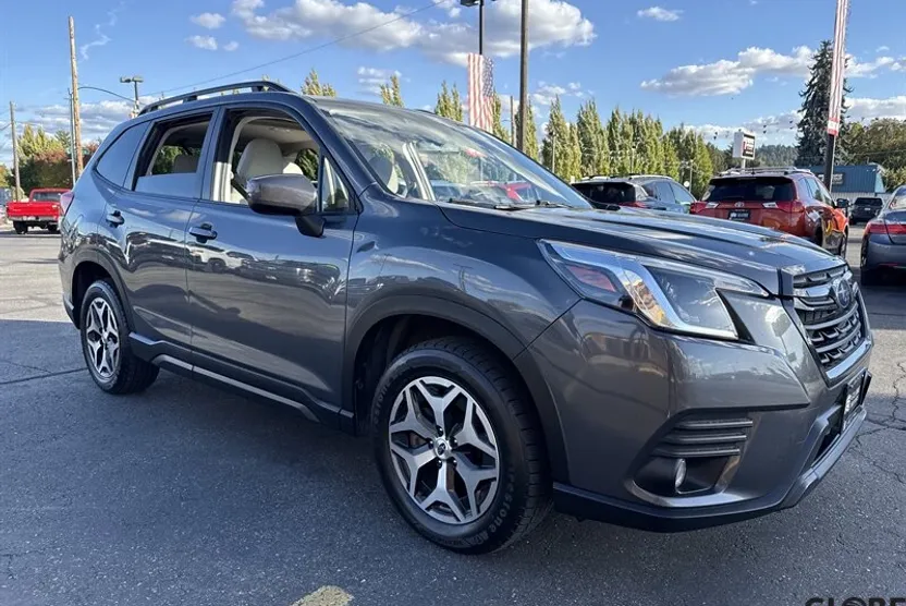 2022 Subaru Forester Premium photo 1