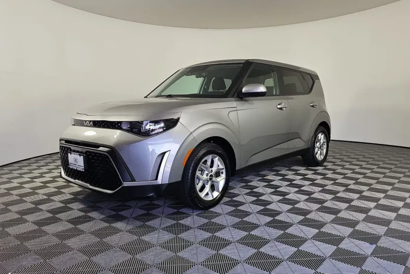 2023 Kia Soul LX photo 1