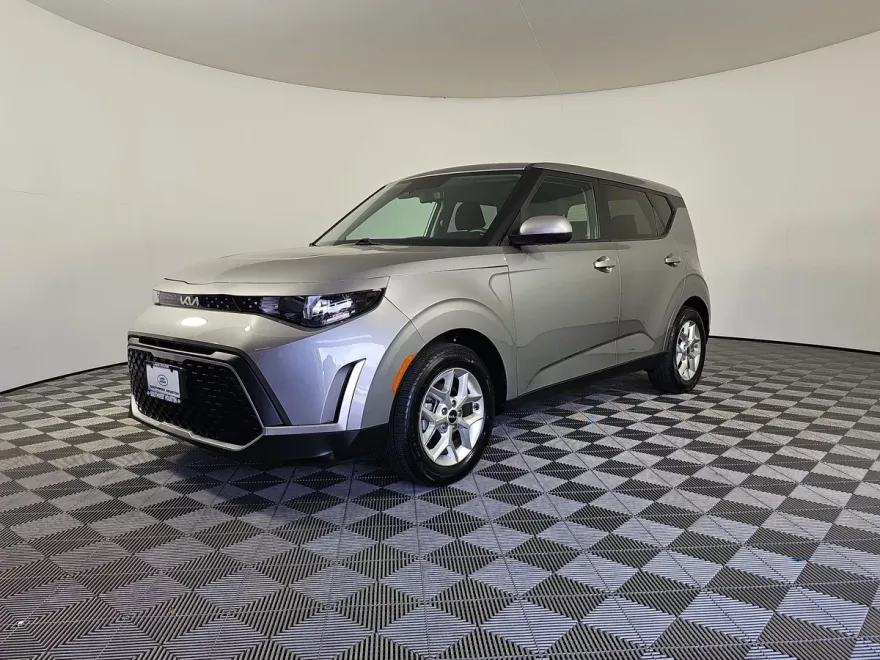 2023 Kia Soul LX photo 1