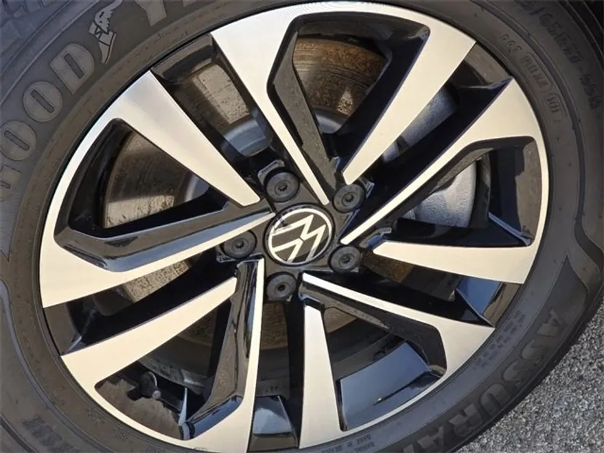 2024 Volkswagen Tiguan S photo 1