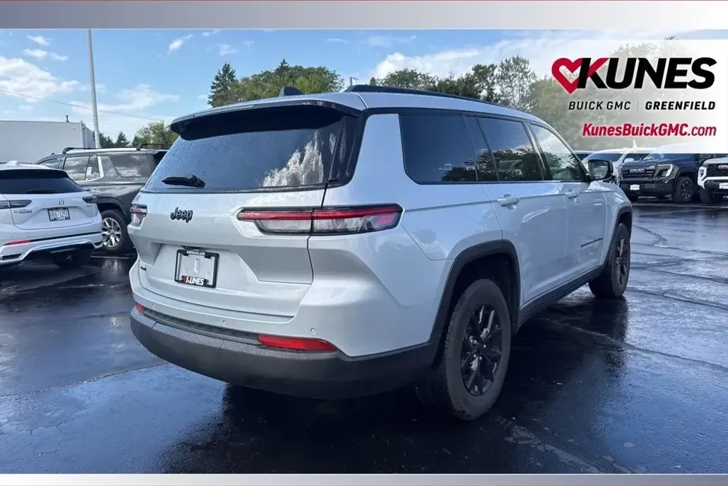 2024 Jeep Grand Cherokee Altitude photo 1