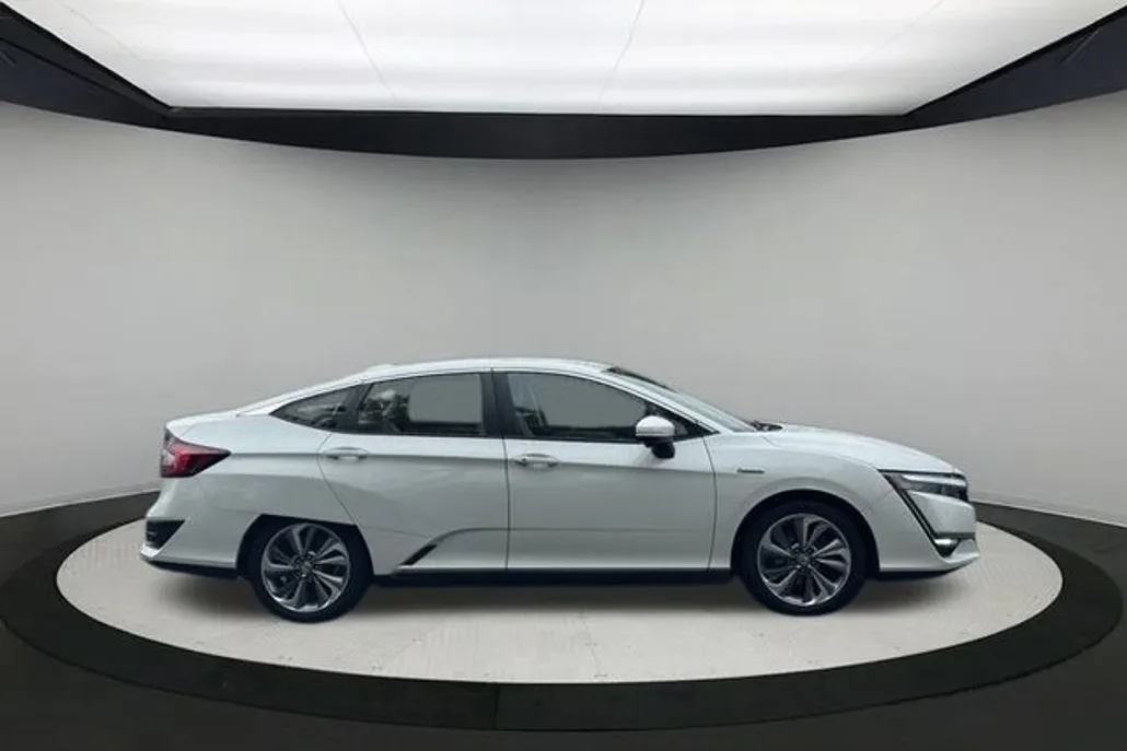 2019 Honda Clarity Plug-In Hybrid photo 1