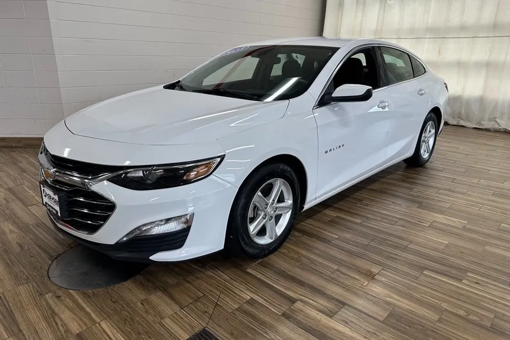 2023 Chevrolet Malibu 1LT photo 1