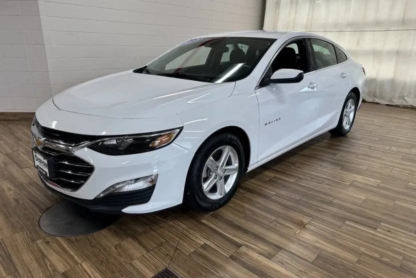 2023 Chevrolet Malibu 1LT photo 1