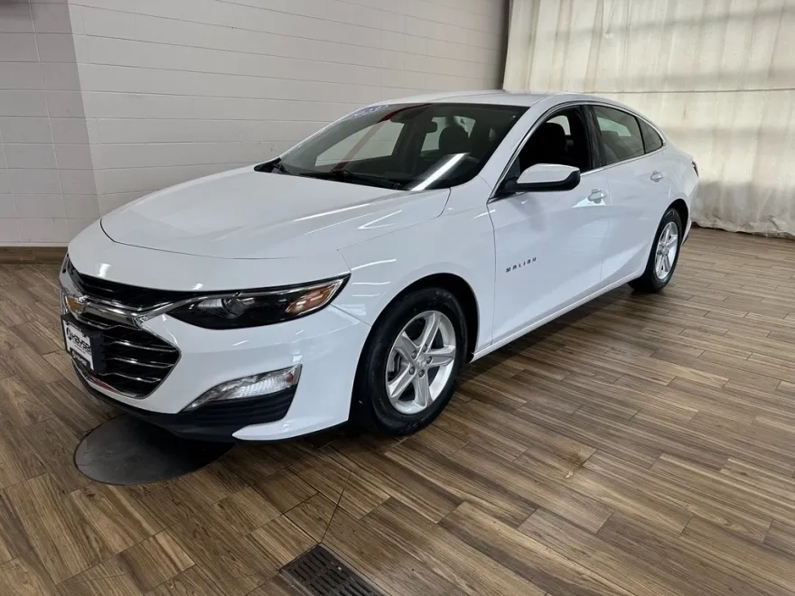 2023 Chevrolet Malibu 1LT photo 1