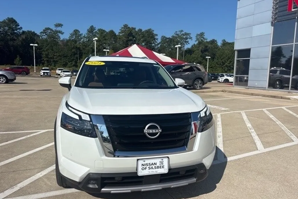 2025 Nissan Pathfinder Platinum photo 1
