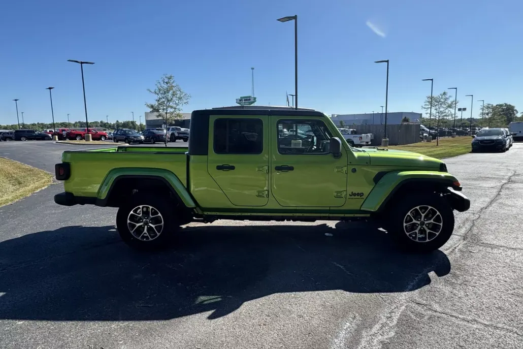 2025 Jeep Gladiator Sport S photo 1