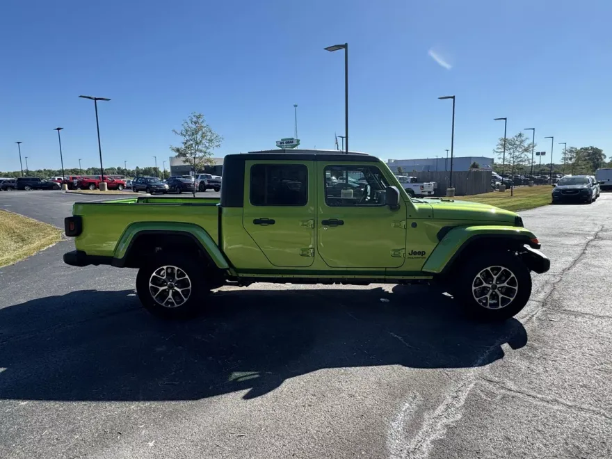 2025 Jeep Gladiator Sport S photo 1