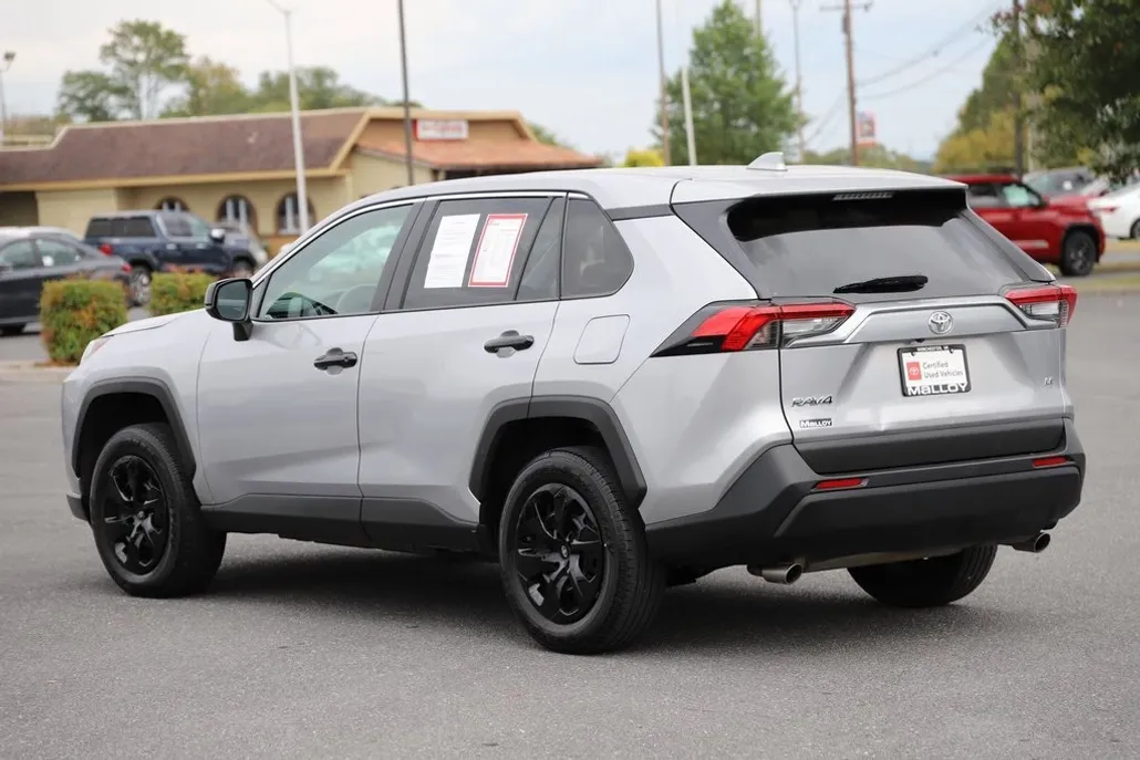 2024 Toyota RAV4 LE photo 1