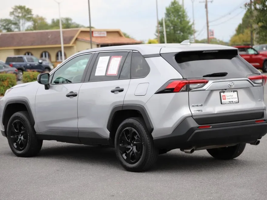 2024 Toyota RAV4 LE photo 1