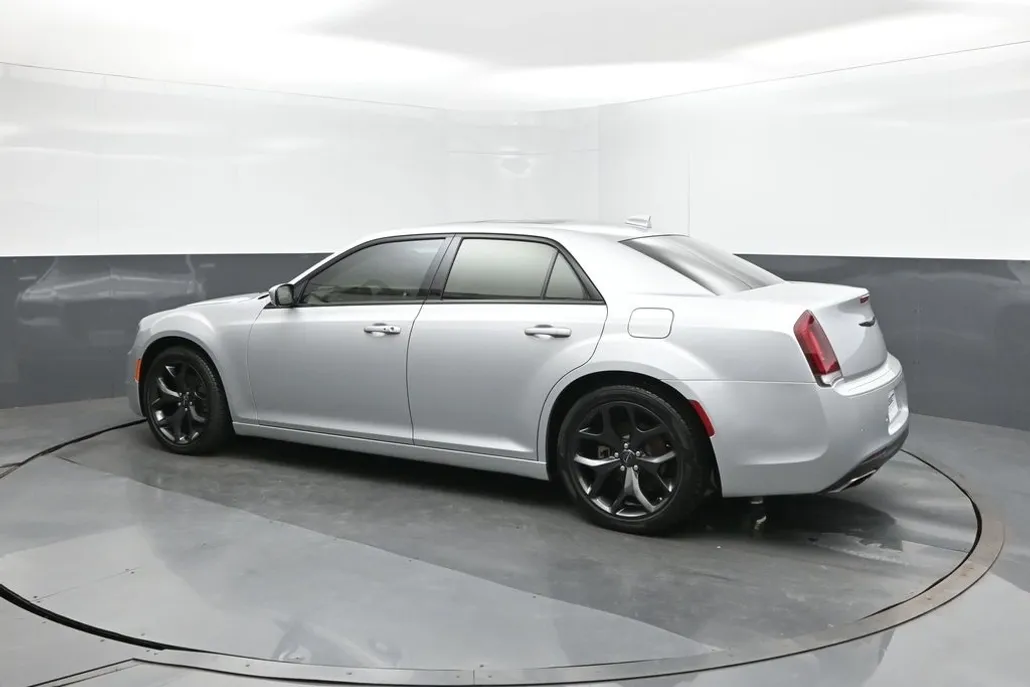 2023 Chrysler 300 S photo 1