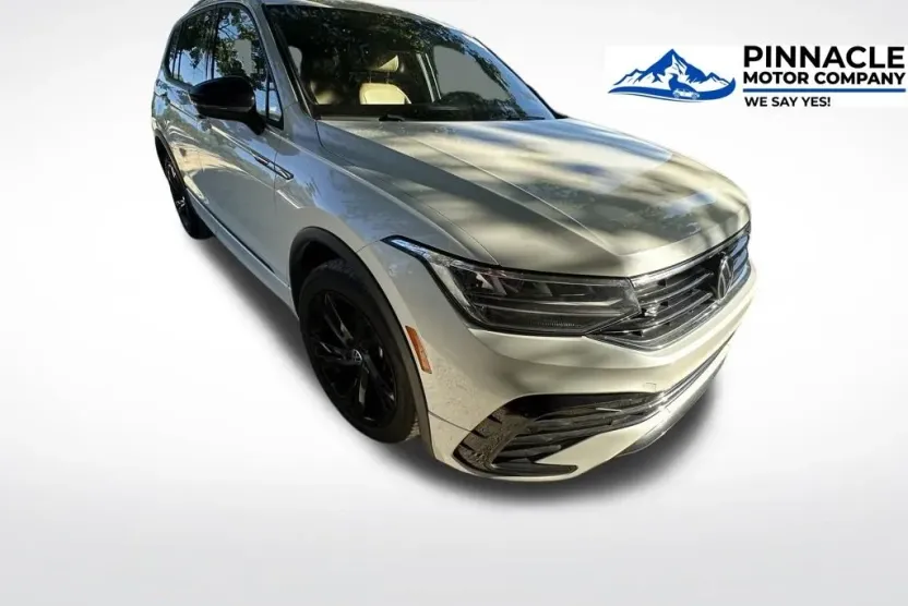 2023 Volkswagen Tiguan SE R-Line Black photo 1