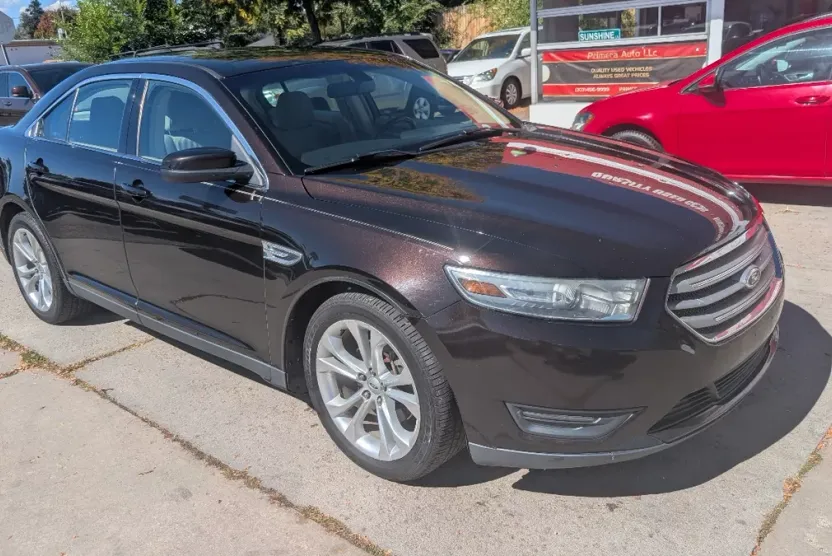 2013 Ford Taurus SEL photo 1