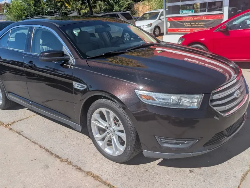 2013 Ford Taurus SEL photo 1