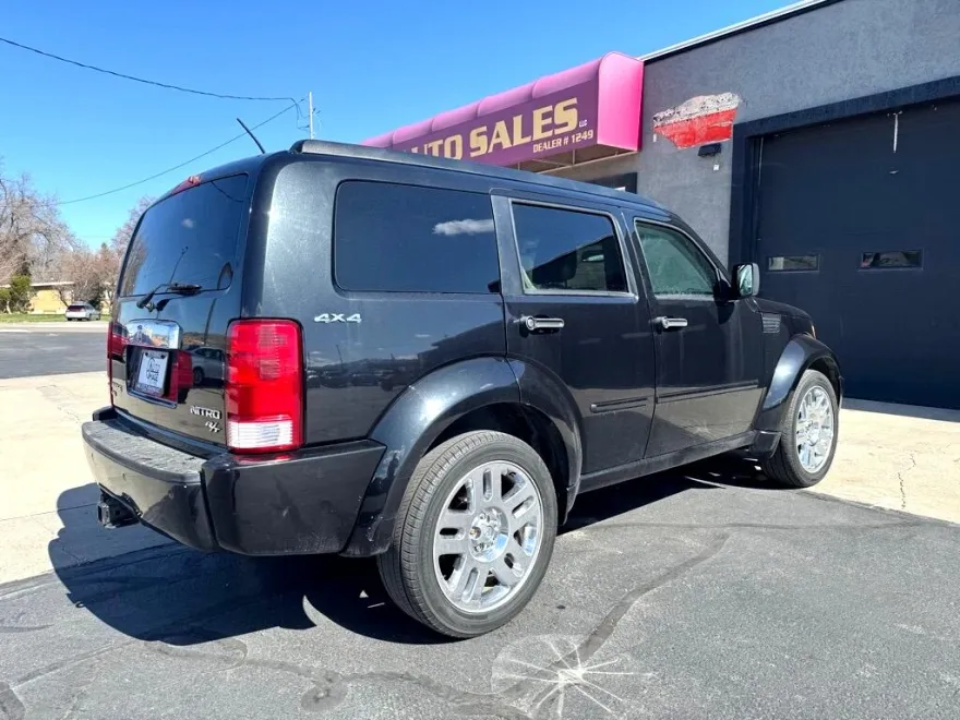 2009 Dodge Nitro R/T photo 4