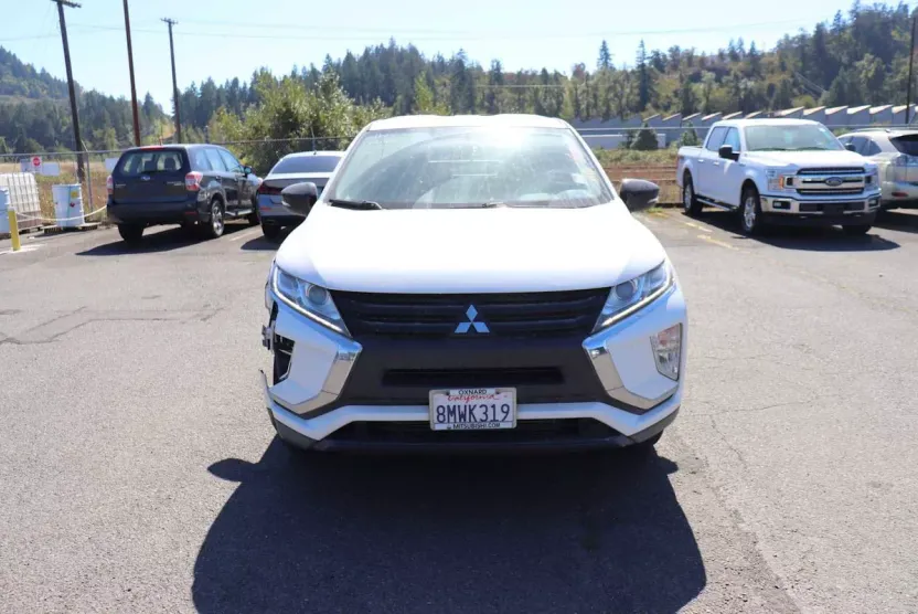 2019 Mitsubishi Eclipse Cross LE photo 1