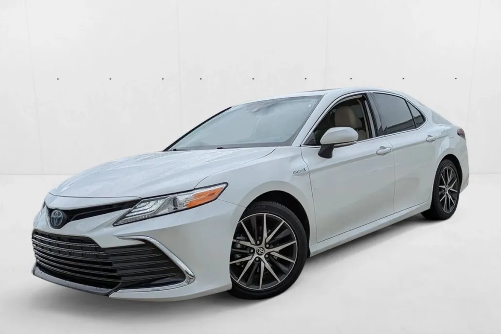 2021 Toyota Camry Hybrid XLE photo 1