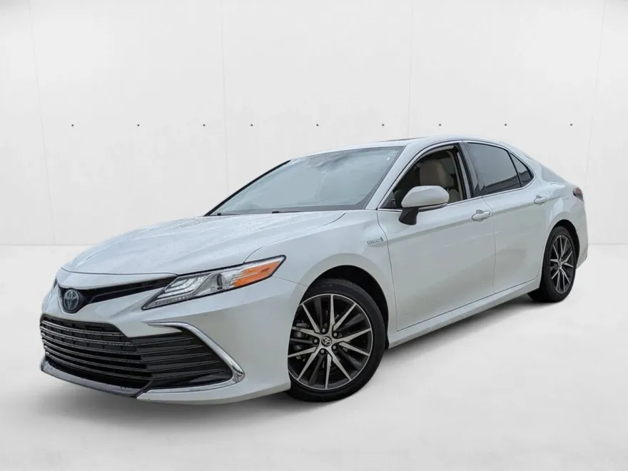 2021 Toyota Camry Hybrid XLE photo 1
