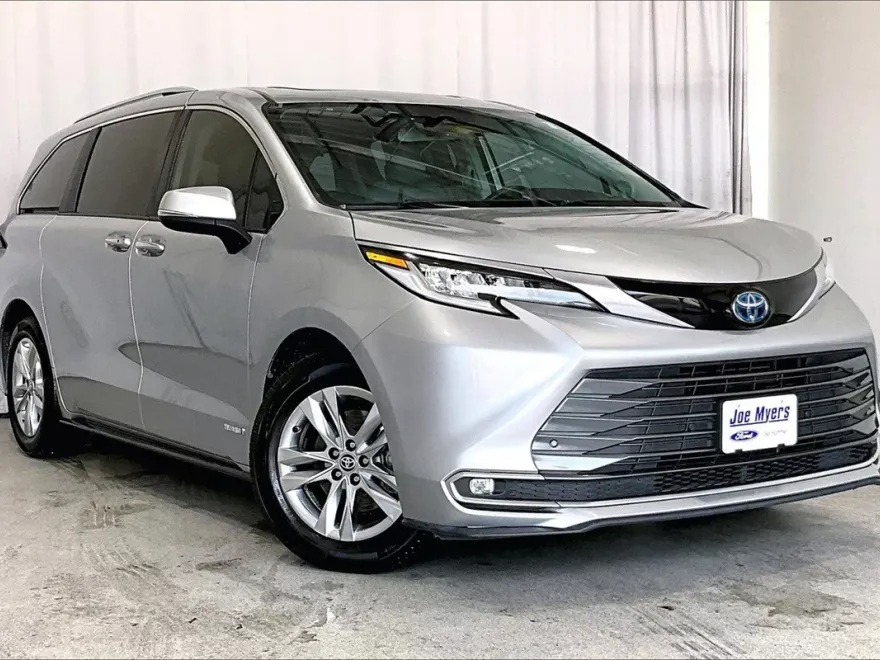2021 Toyota Sienna Limited photo 1