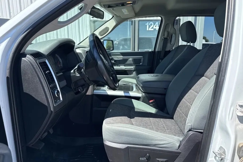 2015 Ram 1500 SLT photo 1