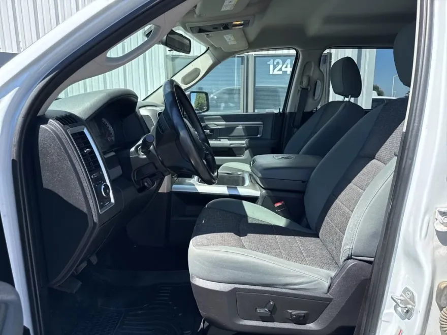 2015 Ram 1500 SLT photo 1