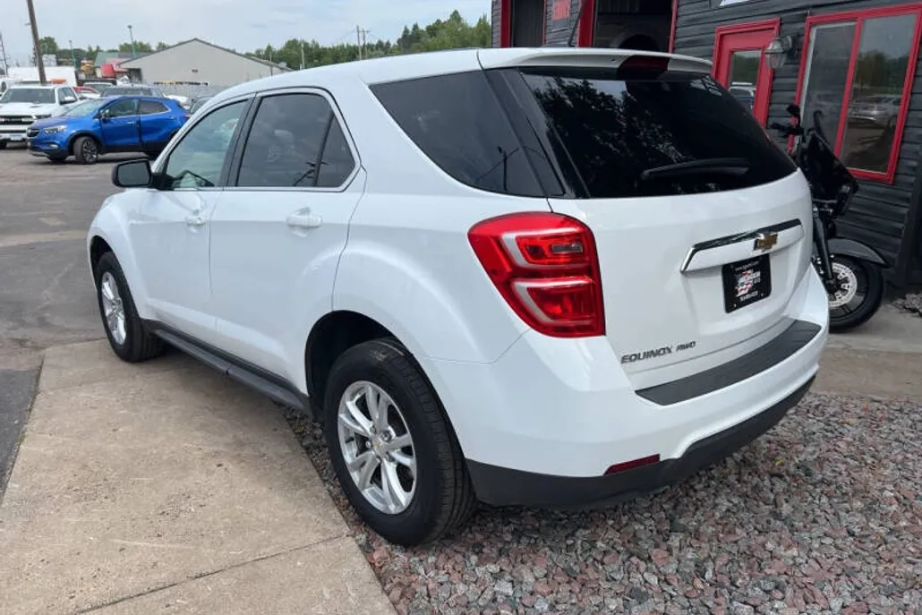 2017 Chevrolet Equinox LS photo 1