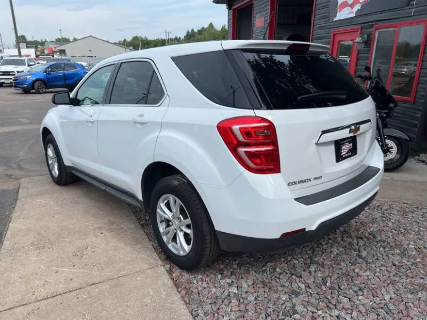 2017 Chevrolet Equinox LS photo 1