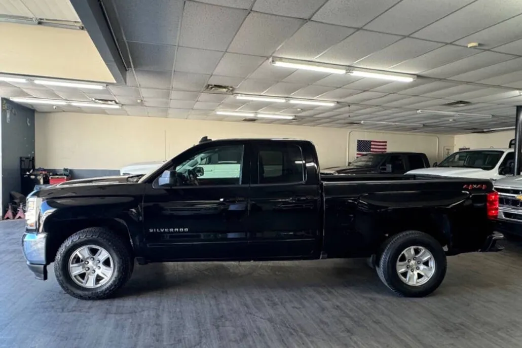 2018 Chevrolet Silverado 1500 LT photo 1