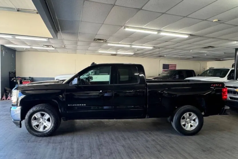 2018 Chevrolet Silverado 1500 LT photo 1