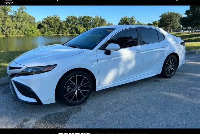 2023 Toyota Camry SE photo 1