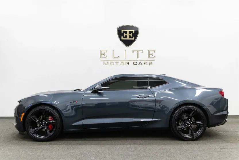 2020 Chevrolet Camaro LT1 photo 1