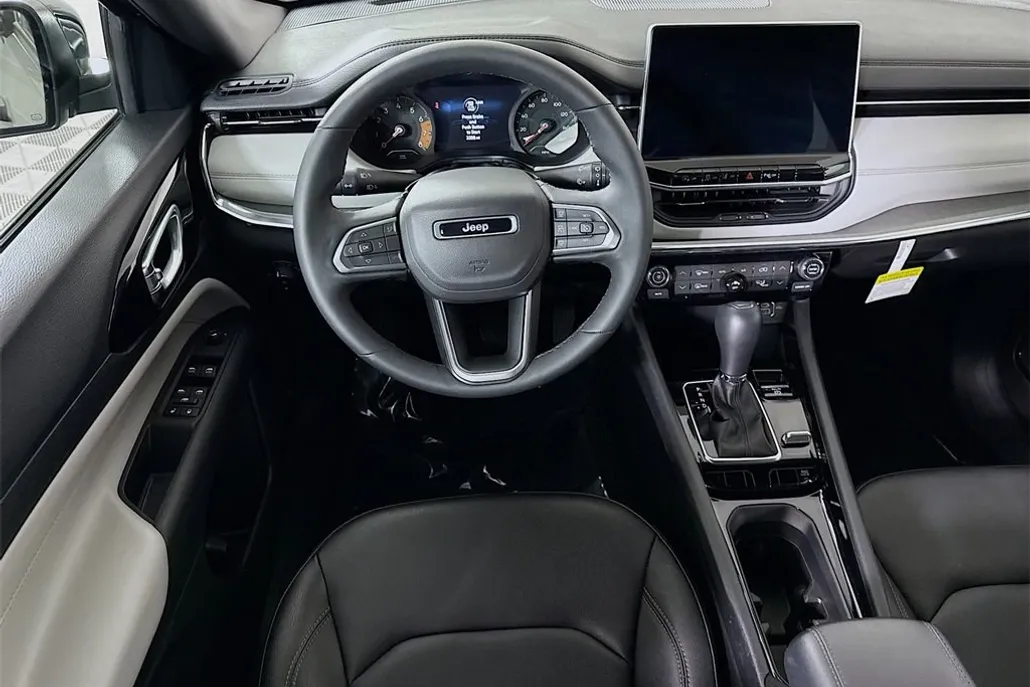2024 Jeep Compass Limited photo 1
