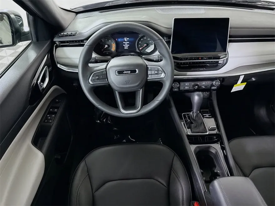 2024 Jeep Compass Limited photo 1