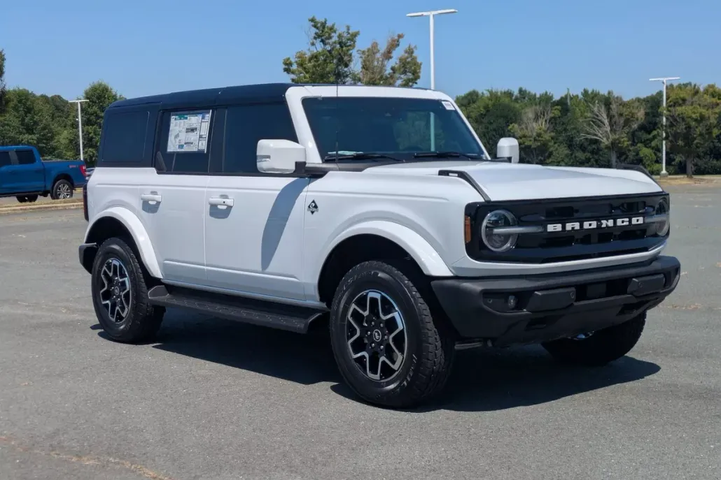 2025 Ford Bronco Outer Banks photo 1