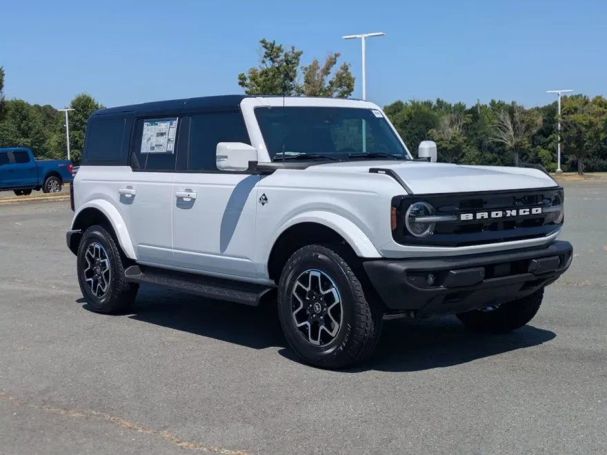 2025 Ford Bronco Outer Banks photo 1