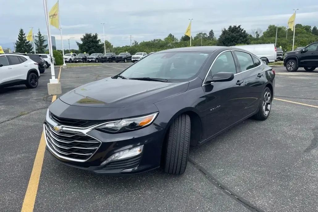 2023 Chevrolet Malibu 1LT photo 1