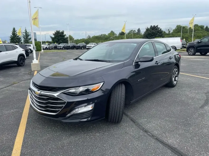 2023 Chevrolet Malibu 1LT photo 1