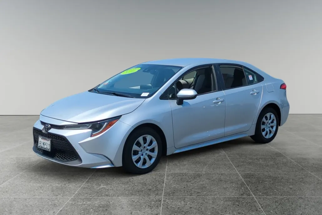 2020 Toyota Corolla LE photo 1