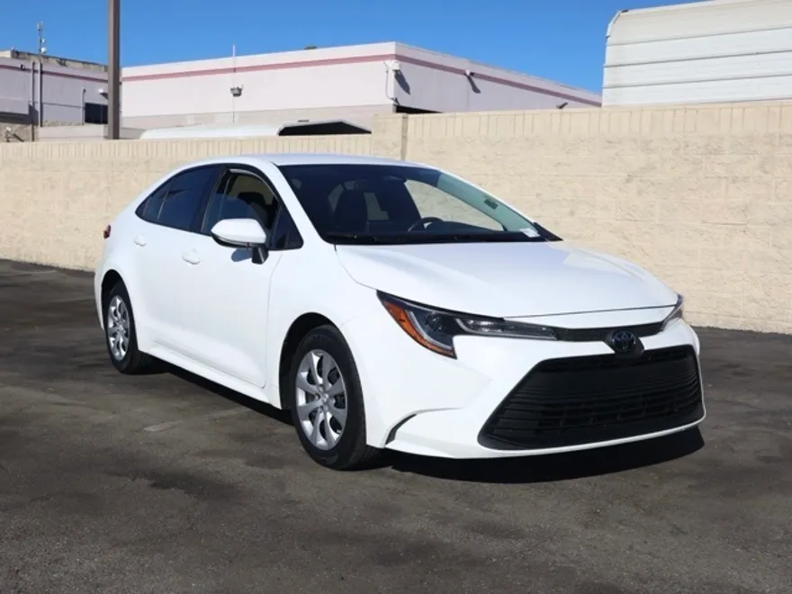 2023 Toyota Corolla LE photo 1