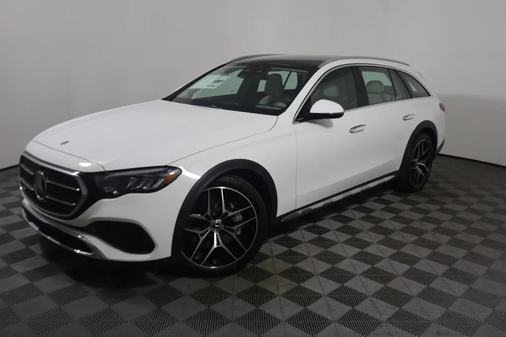 2026 Mercedes Benz E 450 4MATIC All-Terrain photo 1