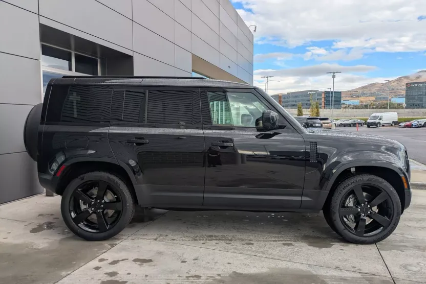 2026 Land Rover Defender S photo 1